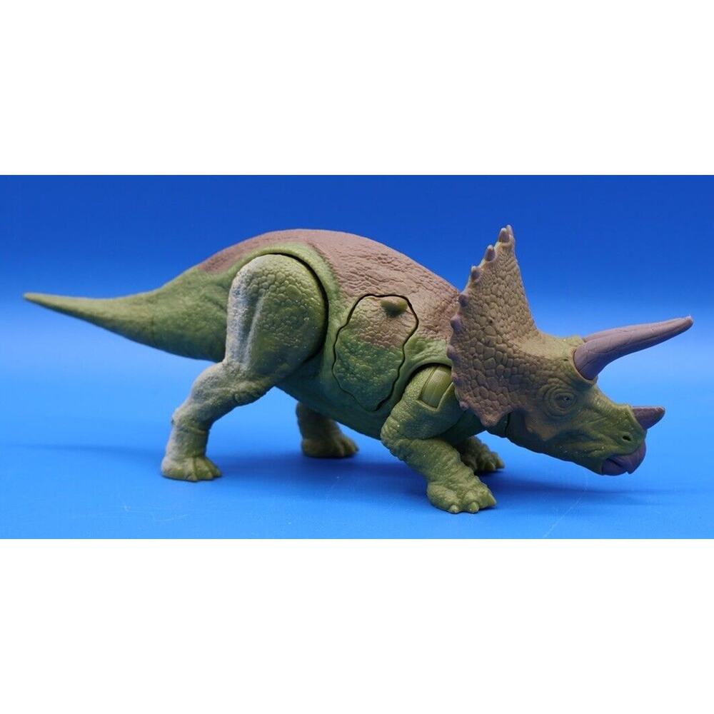 Jurassic World Triceratops Action Figure Battle Damage Feature 2017 Dinosaur Toy
